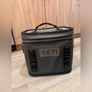 Yeti Hopper Flip